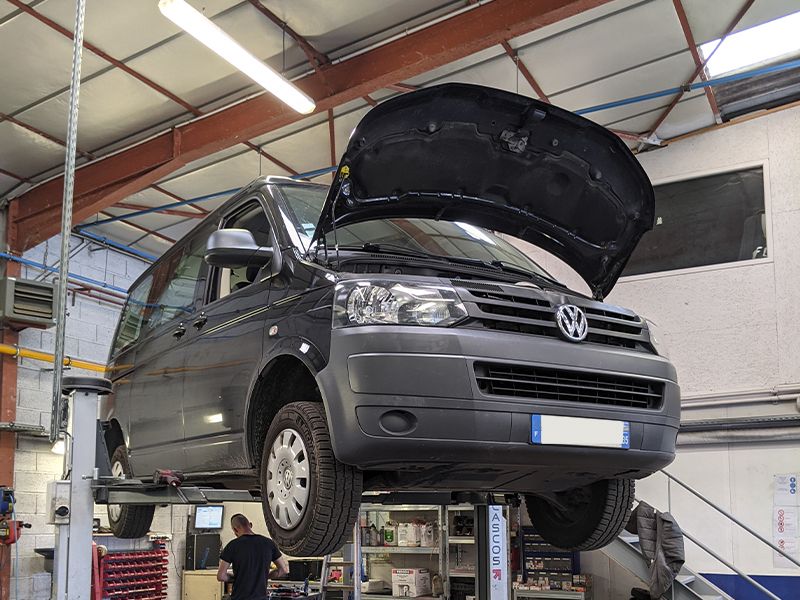 Réparation de voiture dans notre atelier à Rennes Réparation de voiture dans notre atelier à Rennes
